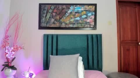 Jupiter Fox online show from December 18, 2025, 1:00 am