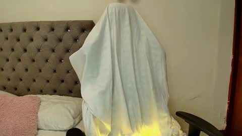  Isa y Luci  online show from March 4, 2026, 2:45 pm