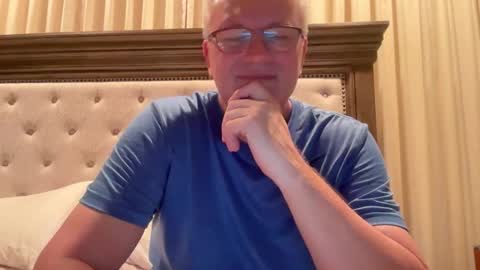 Snapshot of justavoyeurhere chatting on October 31, 2025, 1:17 am Michael online show from October 31, 2025, 1:17 am