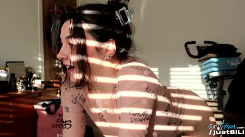 Billie  B  William online show from January 30, 2025, 10:08 am