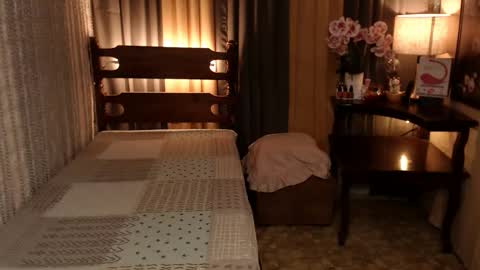 justine_hunk online show from December 18, 2024, 10:57 pm