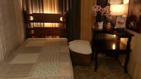 justine_hunk online show from February 26, 2025, 8:15 am