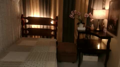 justine_hunk online show from December 16, 2025, 2:05 am