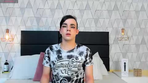 Justine online show from December 23, 2025, 3:15 am