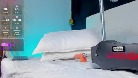 justmolly_ online show from June 5, 2026, 6:09 am