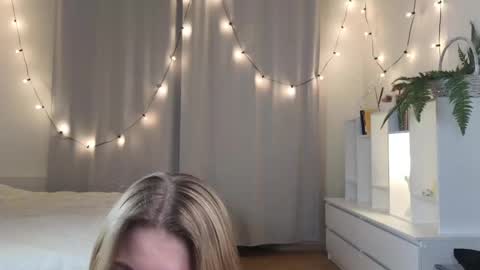 Snapshot of jynny_kiss chatting on March 6, 2025, 12:54 am Sinikka online show from March 6, 2025, 12:54 am