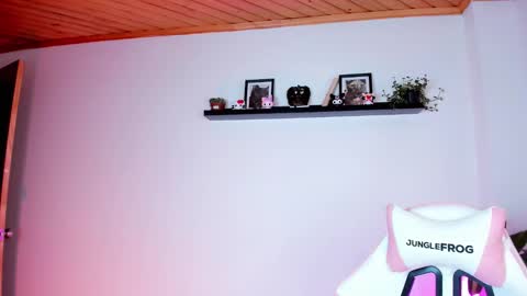 Kali Ka Please help me with your thumbs up its important   dont forget my birthday on October 26 online show from September 23, 2025, 6:11 pm