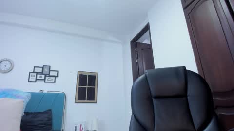 Snapshot of kam_lopez chatting on October 4, 2025, 9:35 pm Kamilalopez online show from October 4, 2025, 9:35 pm