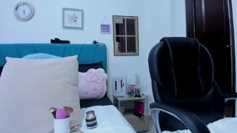 Kamilalopez online show from May 18, 2026, 8:58 pm