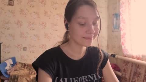 Snapshot of kamisalling chatting on October 17, 2025, 7:22 am Mari Simmons online show from October 17, 2025, 7:22 am