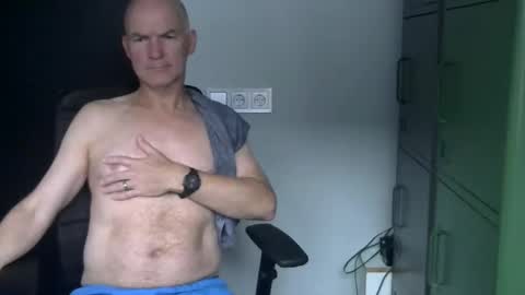 Snapshot of kapitein_rob chatting on October 16, 2025, 3:35 pm Robbie online show from October 16, 2025, 3:35 pm