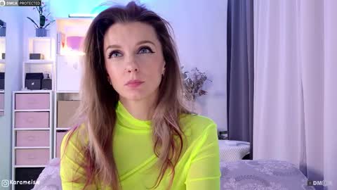 Julia online show from October 26, 2025, 9:42 pm