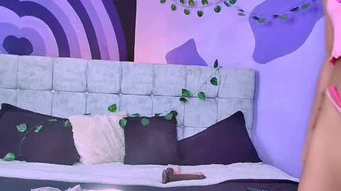 Karen  online show from November 21, 2025, 1:54 pm