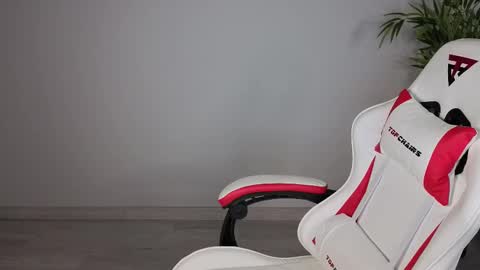 Snapshot of karen_lxve chatting on March 4, 2026, 8:20 am Karen online show from March 4, 2026, 8:20 am