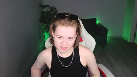 Snapshot of karen_mist chatting on June 4, 2026, 9:26 am karen_mist online show from June 4, 2026, 9:26 am