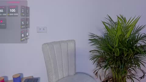 Snapshot of karen_roldan chatting on June 7, 2026, 2:48 am online show from June 7, 2026, 2:48 am