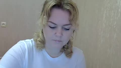 karennelsonx online show from February 26, 2025, 12:14 pm