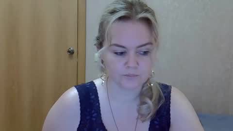 karennelsonx online show from April 1, 2026, 1:41 pm