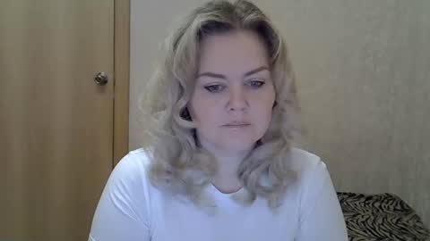 Snapshot of karennelsonx chatting on May 11, 2026, 9:15 am karennelsonx online show from May 11, 2026, 9:15 am