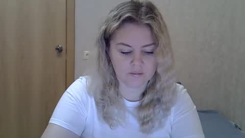 Snapshot of karennelsonx chatting on May 15, 2026, 8:32 am karennelsonx online show from May 15, 2026, 8:32 am