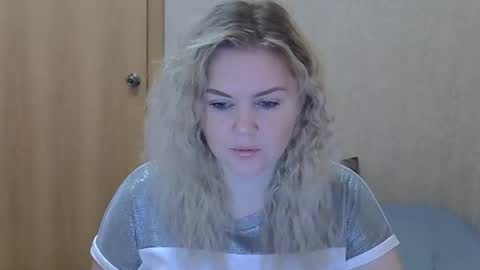 Snapshot of karennelsonx chatting on May 17, 2026, 11:17 am karennelsonx online show from May 17, 2026, 11:17 am