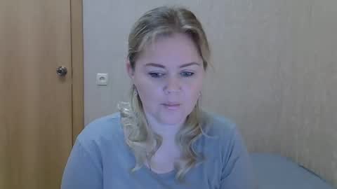 Snapshot of karennelsonx chatting on June 7, 2026, 9:35 am karennelsonx online show from June 7, 2026, 9:35 am