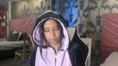 Karina online show from October 6, 2025, 7:11 pm