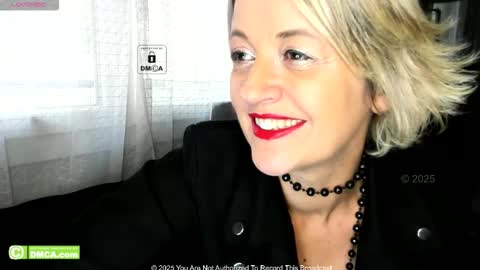 karinabrando online show from September 29, 2025, 9:03 am