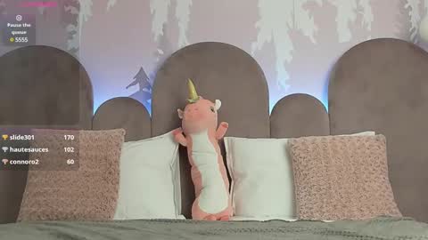 KarlaBart online show from March 9, 2025, 8:40 am