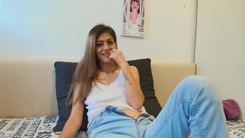 Crystyna online show from November 15, 2025, 8:55 am