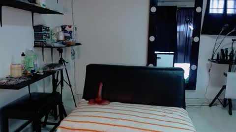 karlaluann online show from November 4, 2025, 1:10 pm