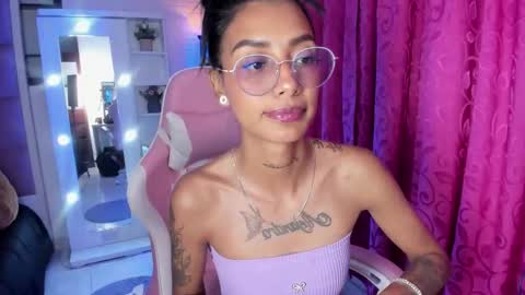 karlaslutskinny__ online show from April 18, 2026, 7:58 pm
