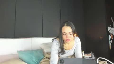 KarolCorreaT online show from March 18, 2026, 10:07 am