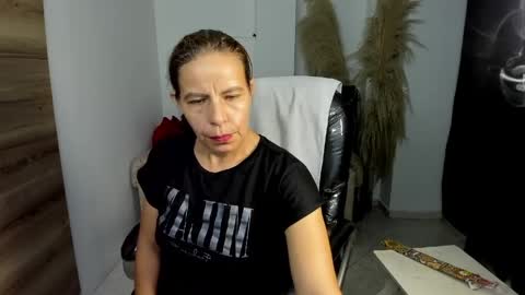 KARLYE online show from April 7, 2026, 2:01 am