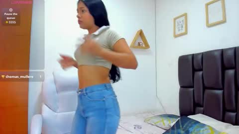 Snapshot of karol_bustamante chatting on October 14, 2025, 11:55 am Karol online show from October 14, 2025, 11:55 am