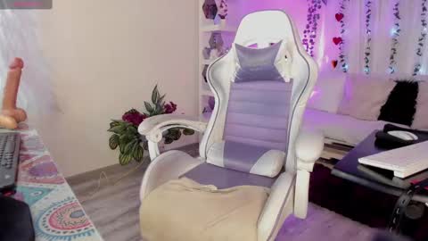  karol  online show from March 12, 2025, 5:07 pm