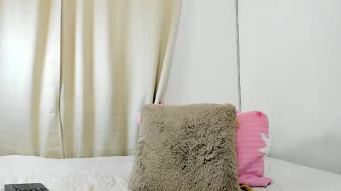 karol_w10 online show from March 1, 2025, 1:43 am