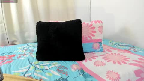 karol_w10 online show from March 4, 2025, 1:45 am