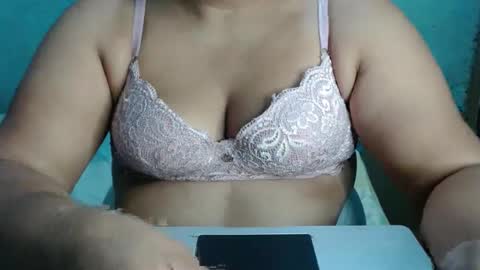 Snapshot of karolbb chatting on October 19, 2025, 10:43 pm karolbb online show from October 19, 2025, 10:43 pm