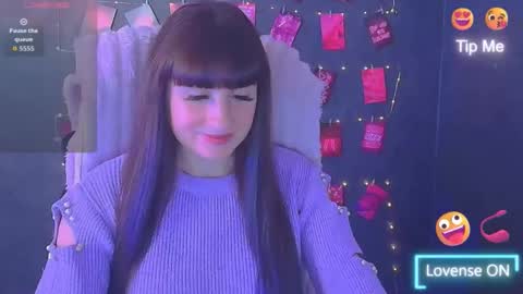 Caroline online show from November 14, 2025, 12:48 pm