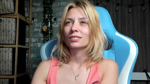 karoline121 online show from September 18, 2025, 11:51 pm