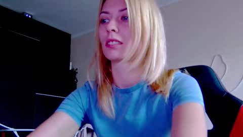 karoline121 online show from October 6, 2025, 9:18 am