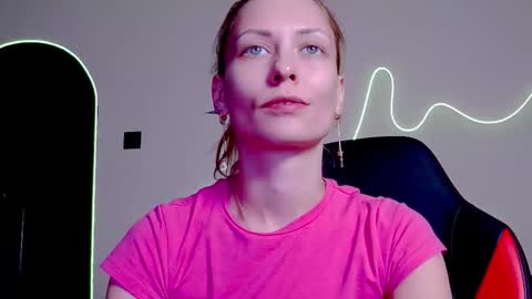 karoline121 online show from November 21, 2025, 9:35 pm