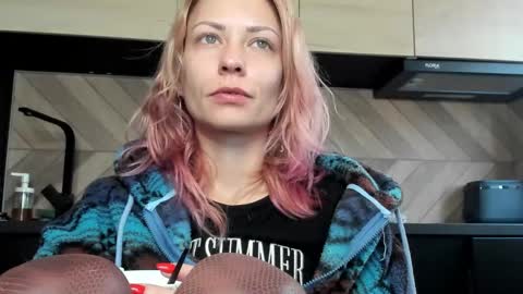 karoline121 online show from December 2, 2025, 5:57 am