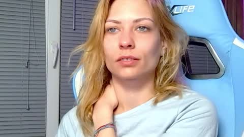 karoline121 online show from March 9, 2026, 9:19 pm