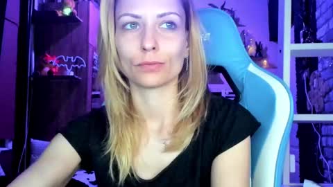 karoline121 online show from March 19, 2026, 5:06 pm