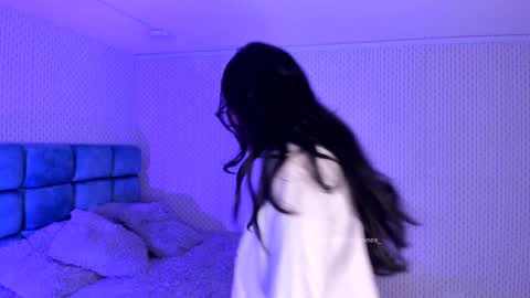 Snapshot of karoline_jones_ chatting on February 1, 2025, 1:02 am Karoline online show from February 1, 2025, 1:02 am
