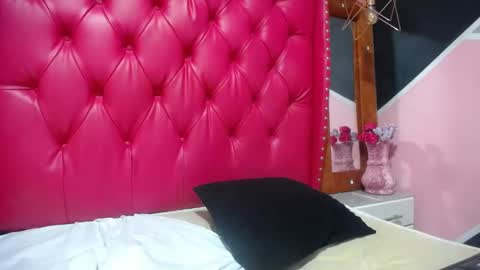 karoline_lov2 online show from February 14, 2025, 10:47 pm