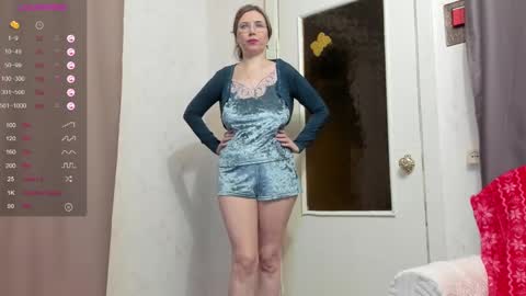 Snapshot of karolinecher chatting on December 5, 2024, 10:23 am Karoline online show from December 5, 2024, 10:23 am