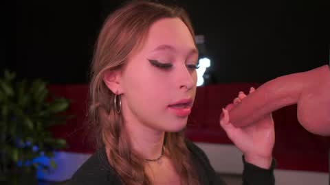 Caroline online show from April 2, 2026, 12:30 am